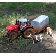 Трактор с ремарке и крави, снимка 4